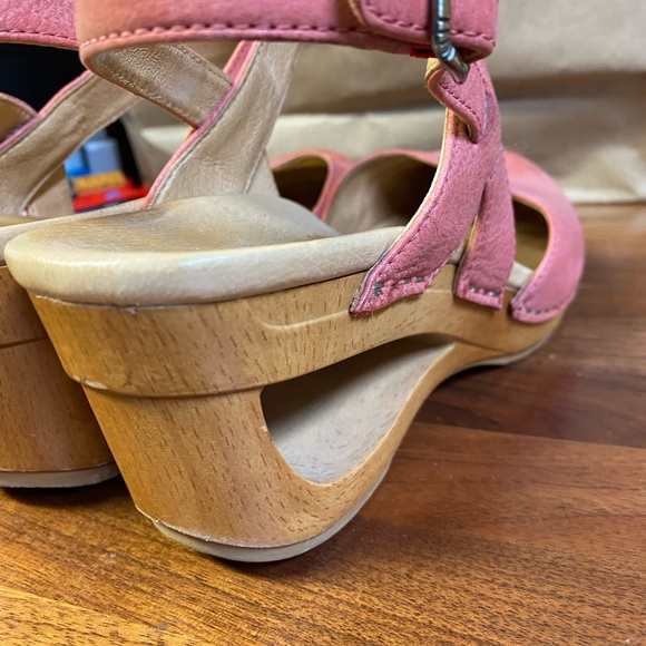 Dansko Taci Wedge Milled Red Cut-out Leather Boho Comfort Sandals size 41 EU - Picture 8 of 11